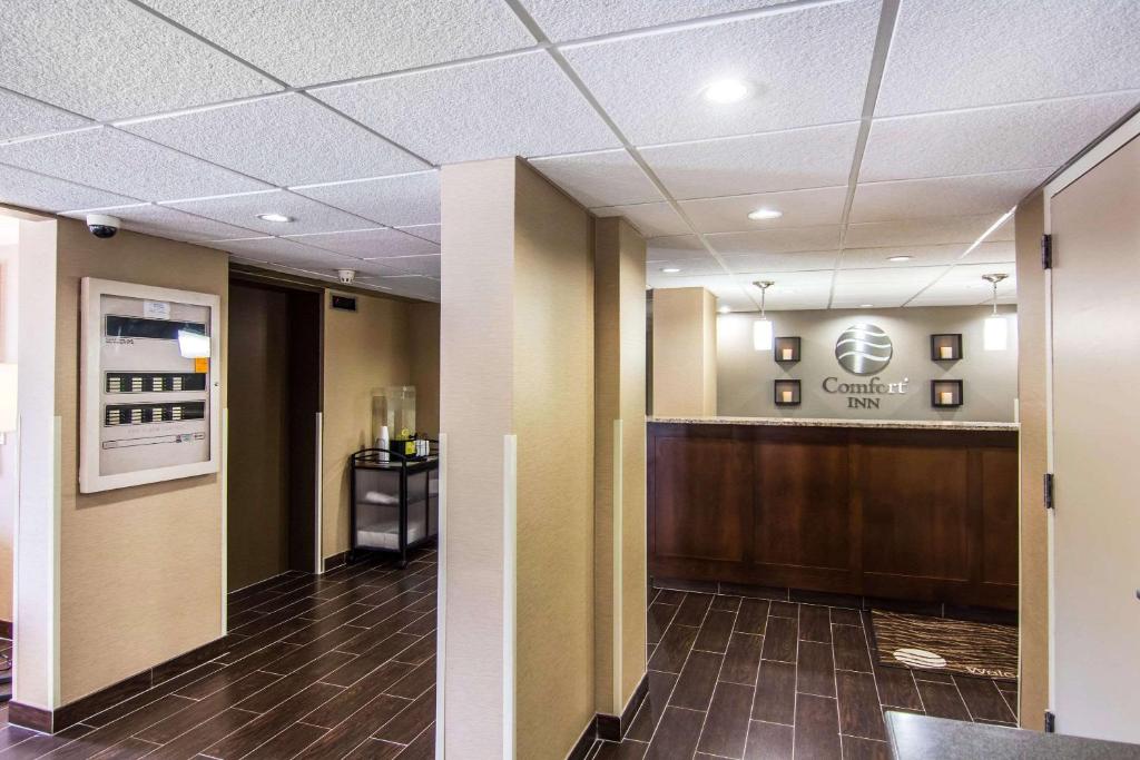 Comfort Inn Newport News-Williamsburg East photo 3