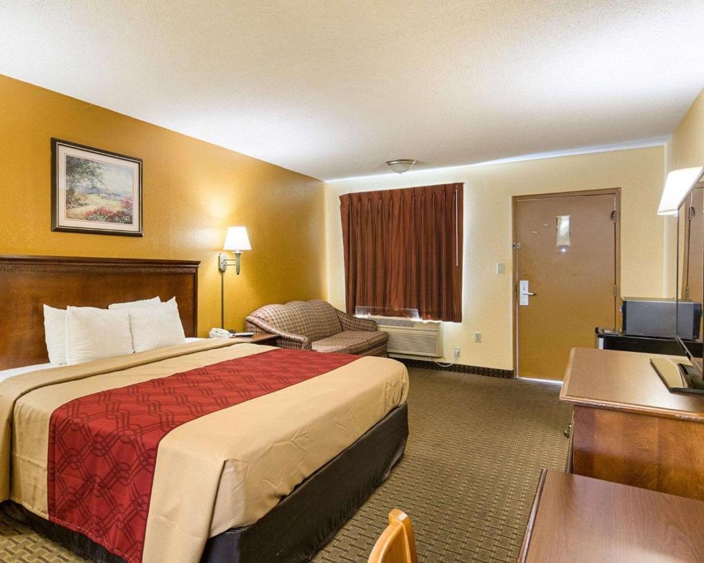 Econo Lodge Fredericksburg near I-95 photo 2