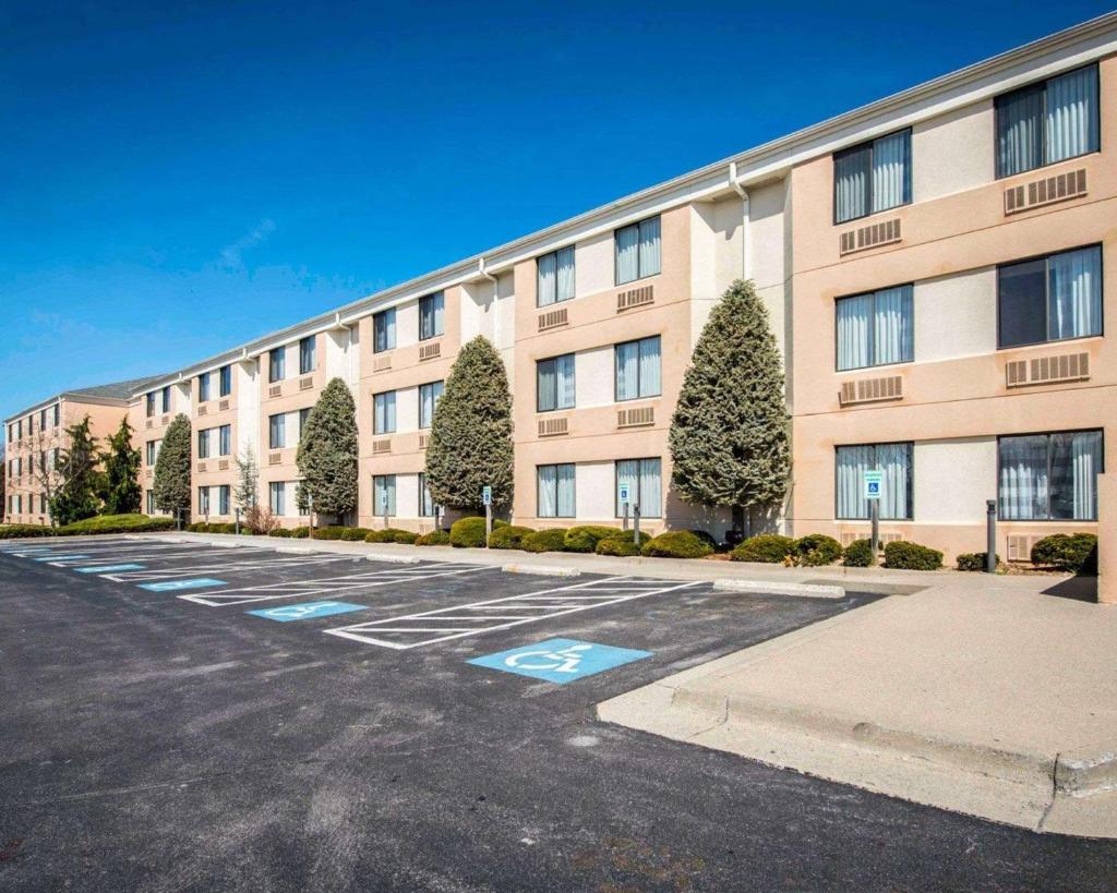 Sleep Inn & Suites Princeton I-77 image