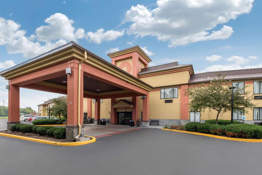 Quality Inn & Suites Brownsburg - Indianapolis West image