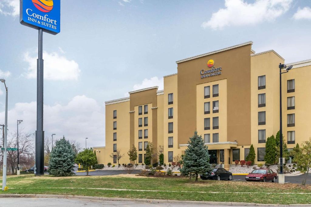 Comfort Inn & Suites image
