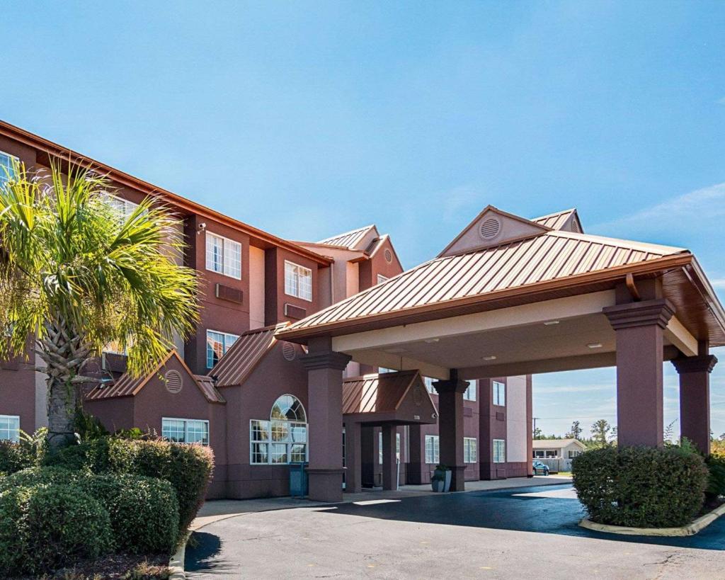 Econo Lodge Inn & Suites Natchitoches image