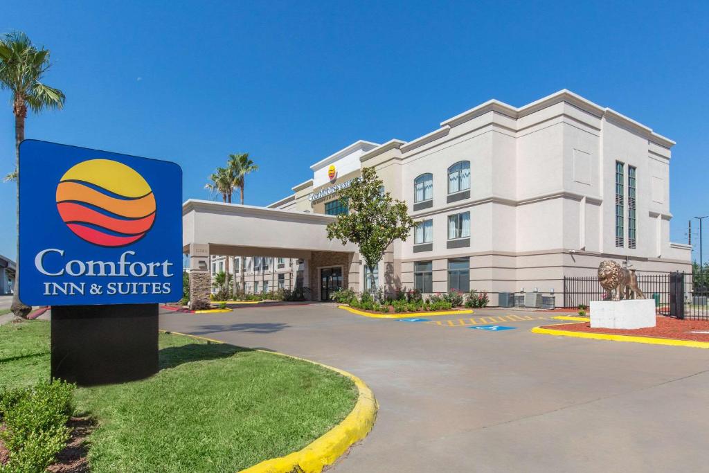 Comfort Inn & Suites SW Houston Sugarland image
