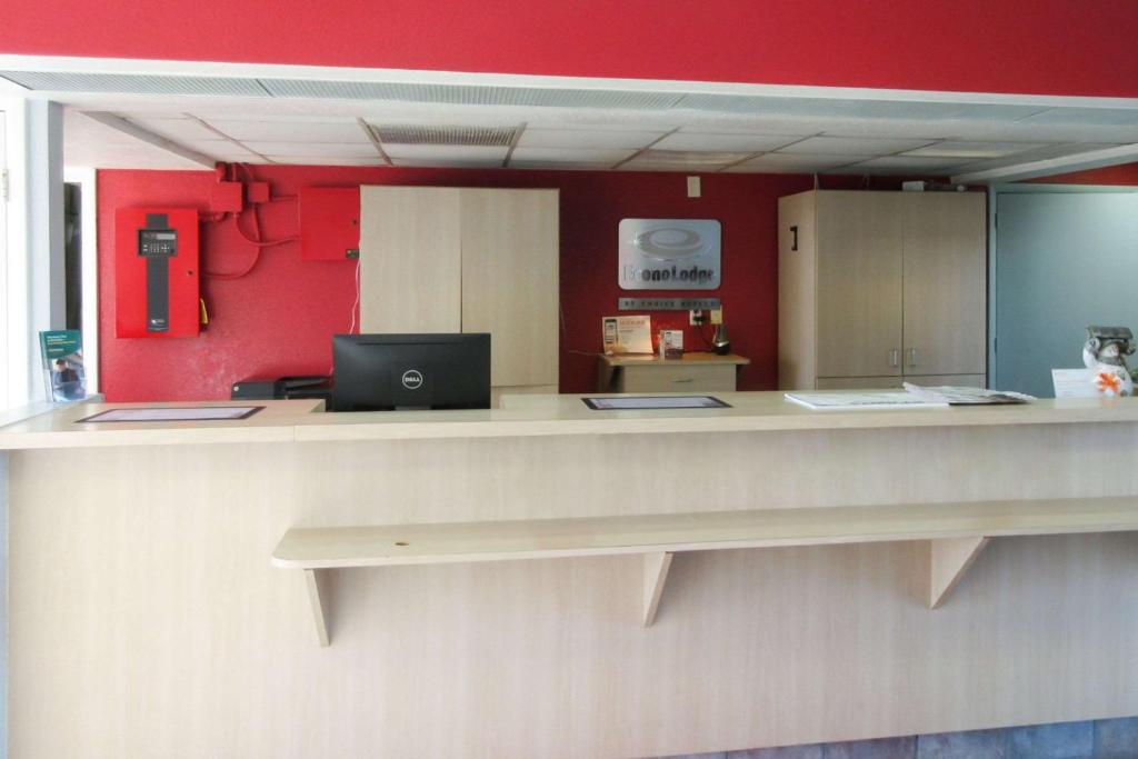 Econo Lodge Paducah West I-24 image