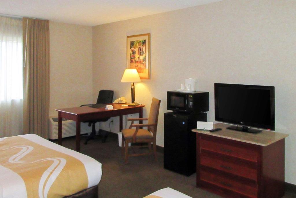 Quality Inn & Suites Albuquerque Downtown - University image