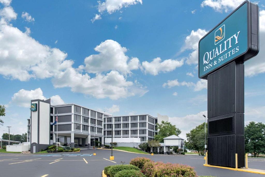 Quality Inn and Conference Center Richmond photo 1