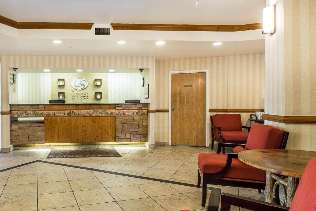 Comfort Suites Summit County photo 3