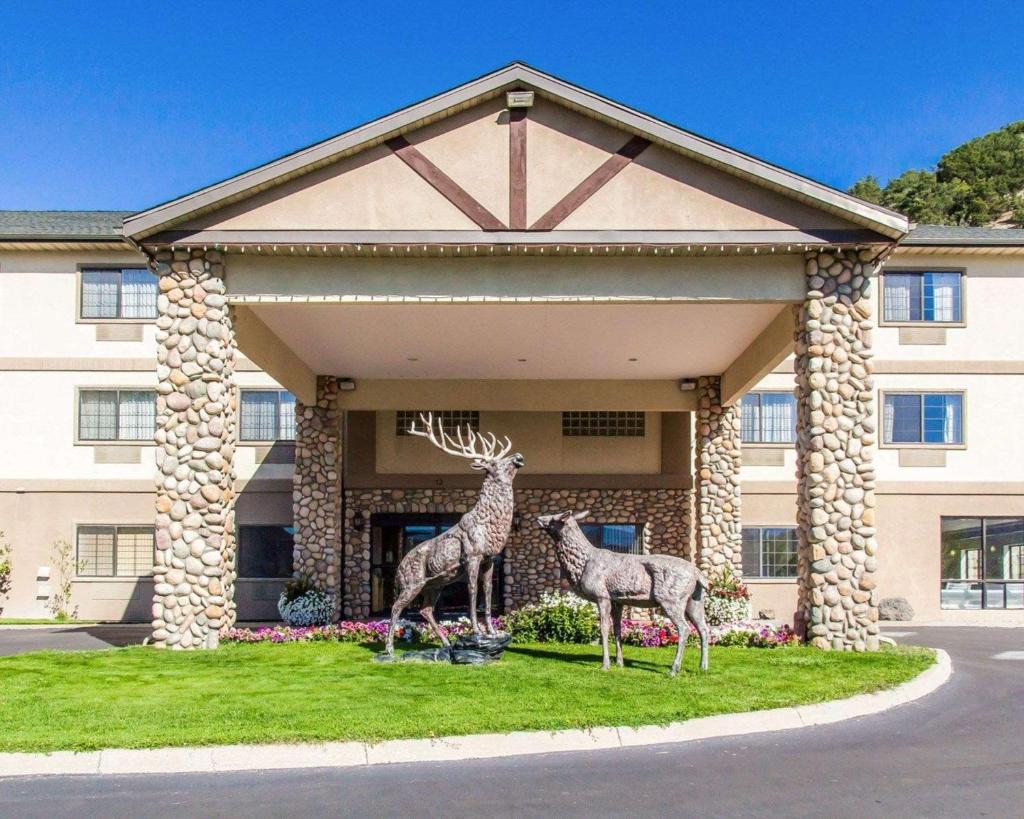 Quality Inn & Suites Vail Valley image