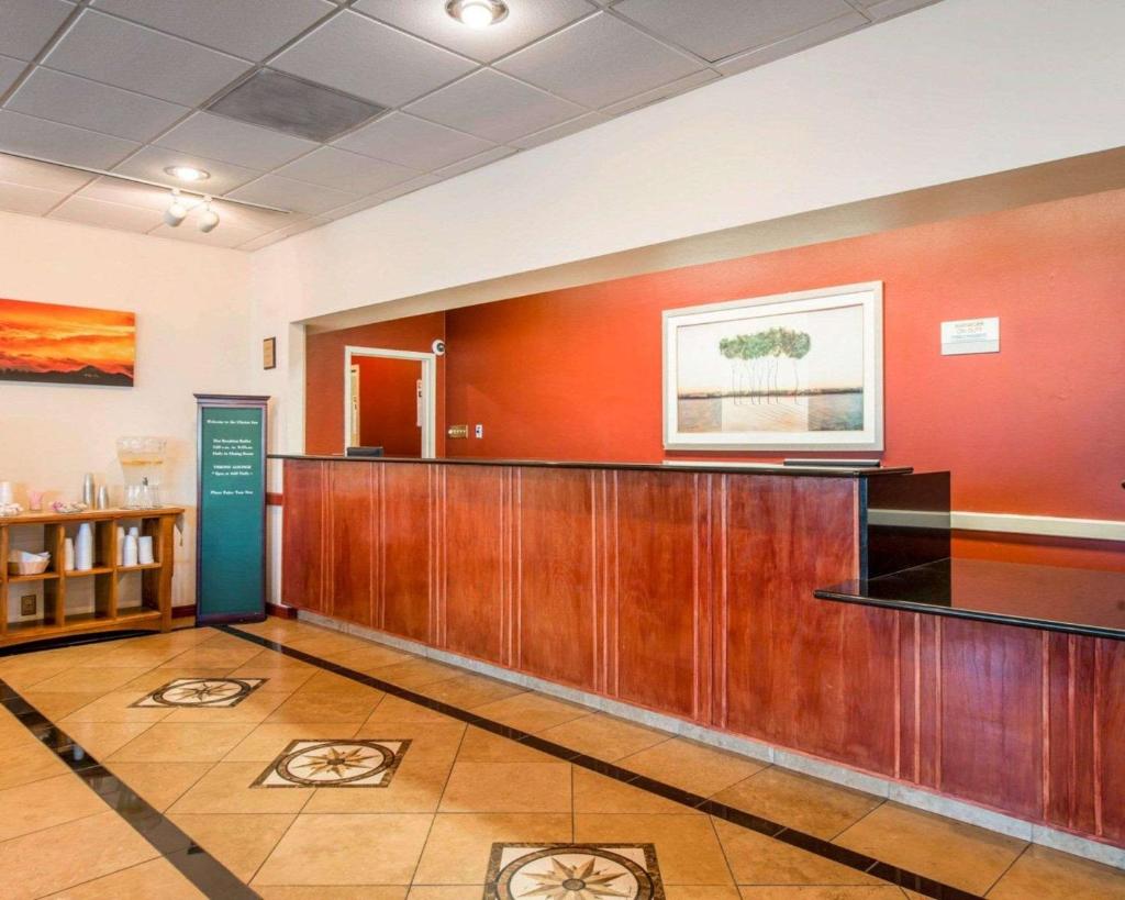 Clarion Inn and Events Center Pueblo North photo 2