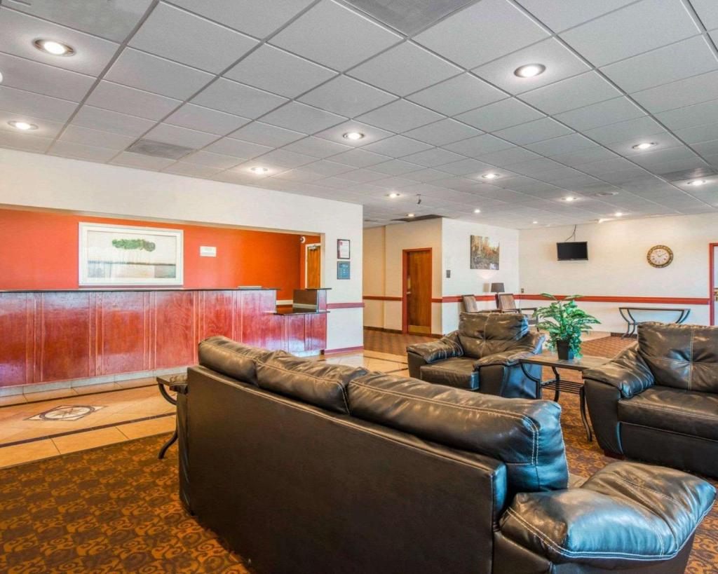 Clarion Inn and Events Center Pueblo North photo 1