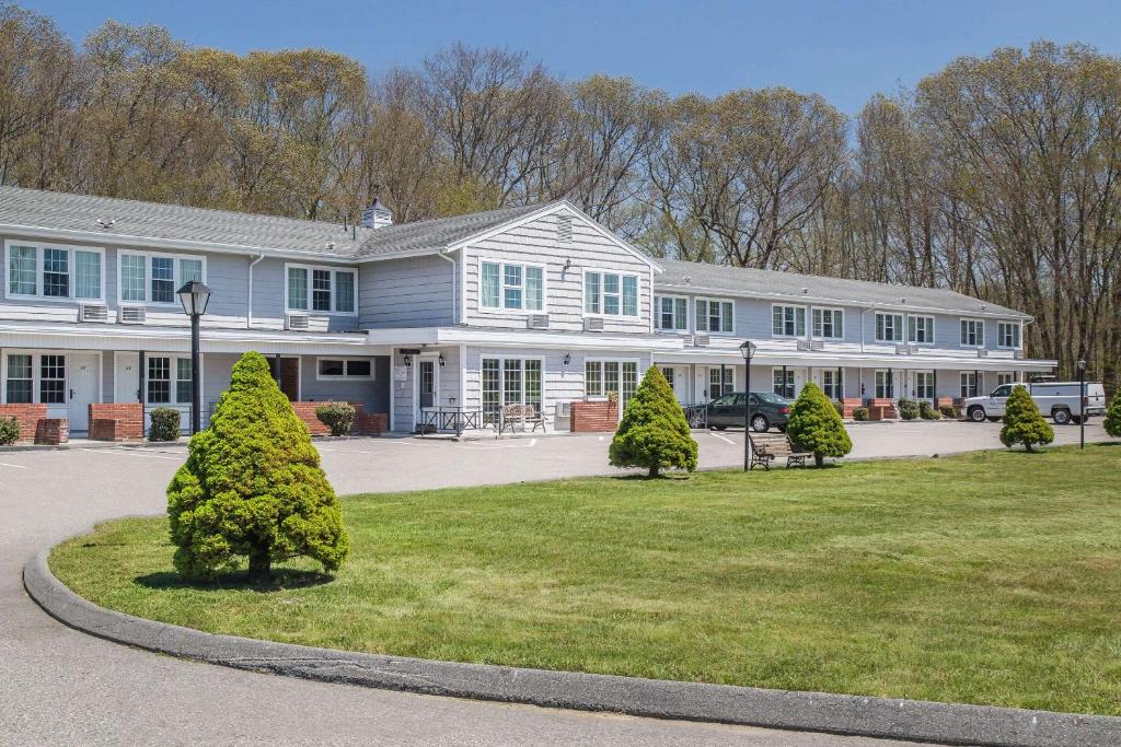 Rodeway Inn Waterford - New London image