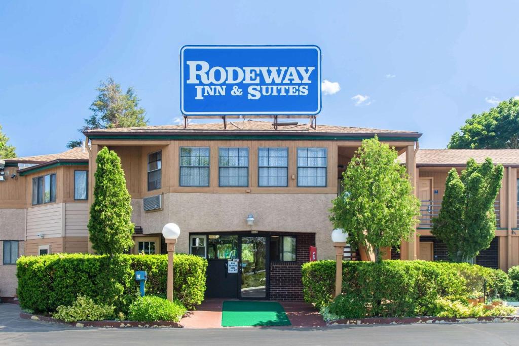 Rodeway Inn & Suites Branford - Guilford image