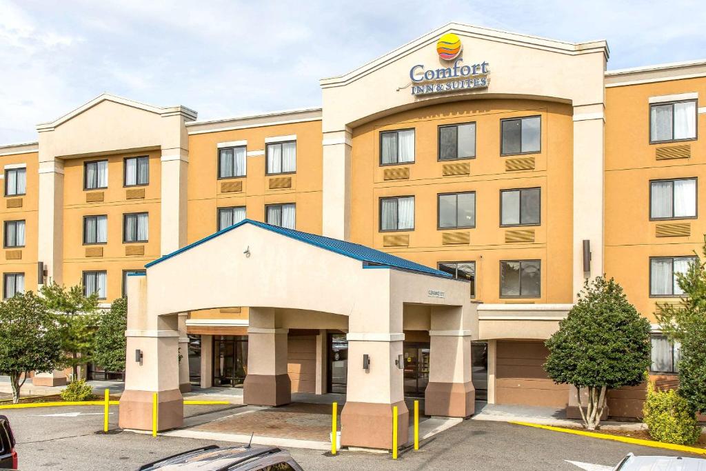 Comfort Inn & Suites image