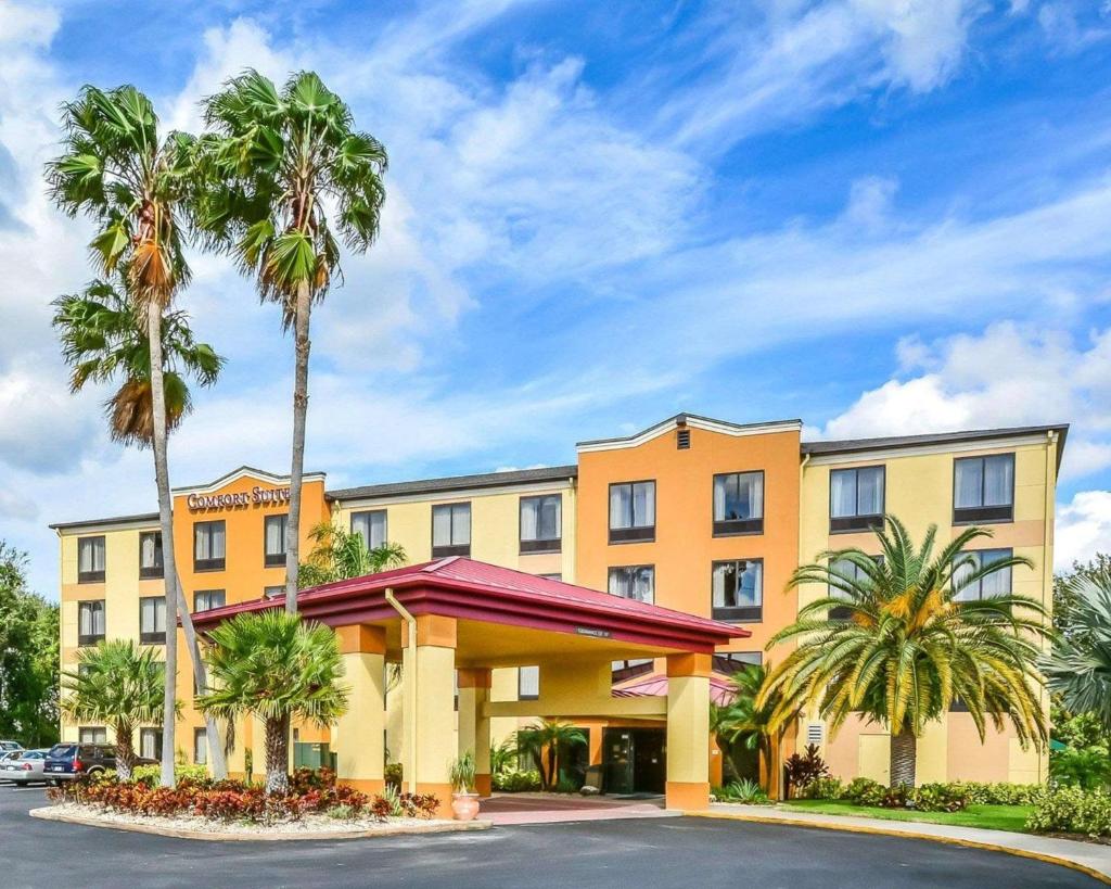 Comfort Suites Tampa - Brandon image