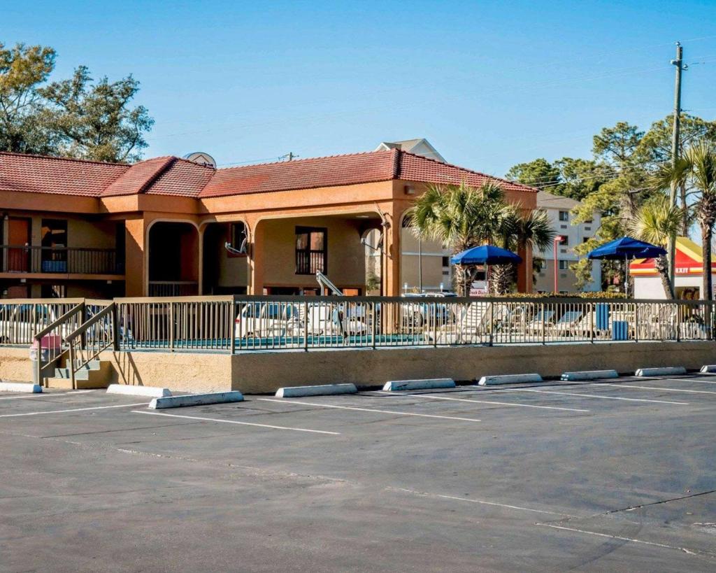 Econo Lodge Panama City image