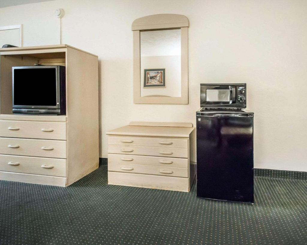 Rodeway Inn Gainesville - University Area photo 2