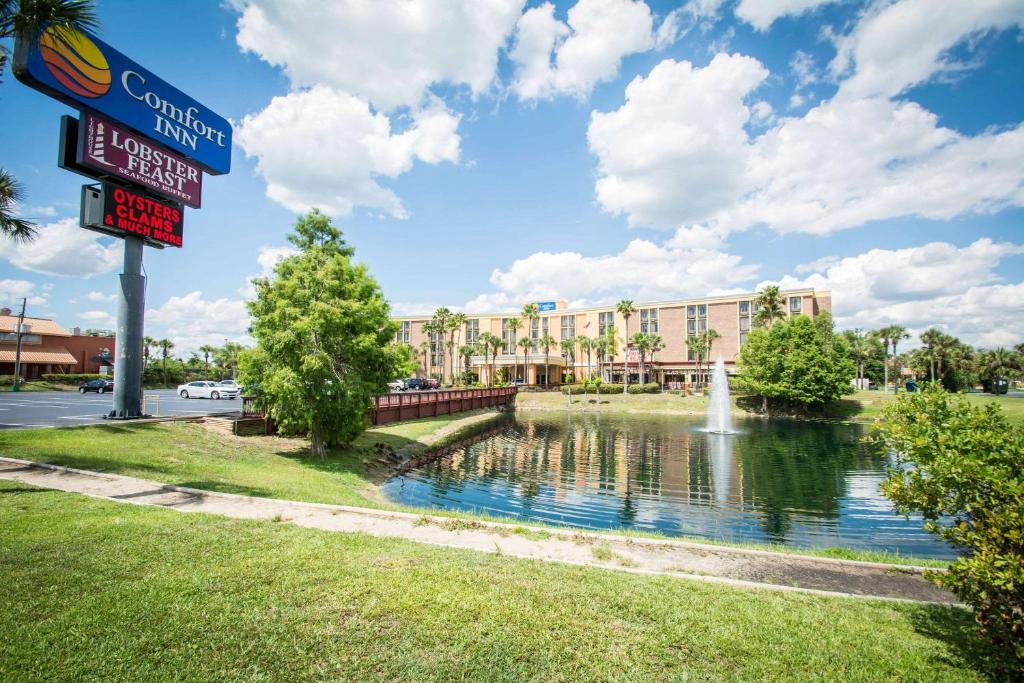 Comfort Inn & Suites Kissimmee by the Parks image