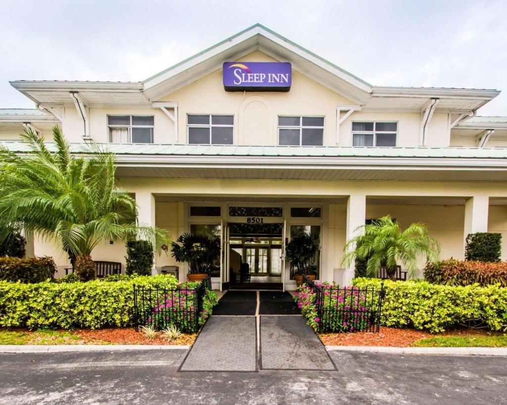 Sleep Inn at PGA Village image