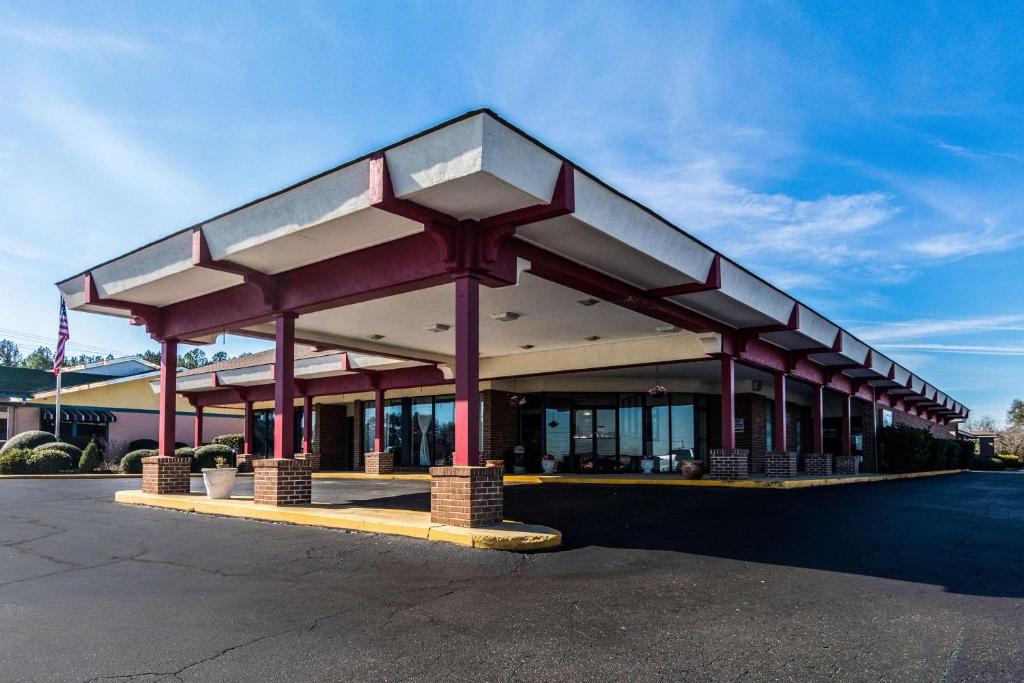Econo Lodge Inn & Suites Conference Center Dublin photo 1