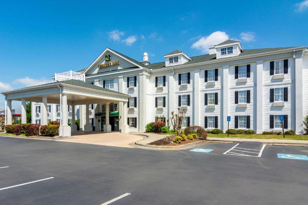 Quality Inn Rome image