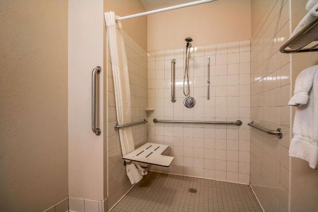 Quality Inn Coralville - Iowa River Landing photo 4