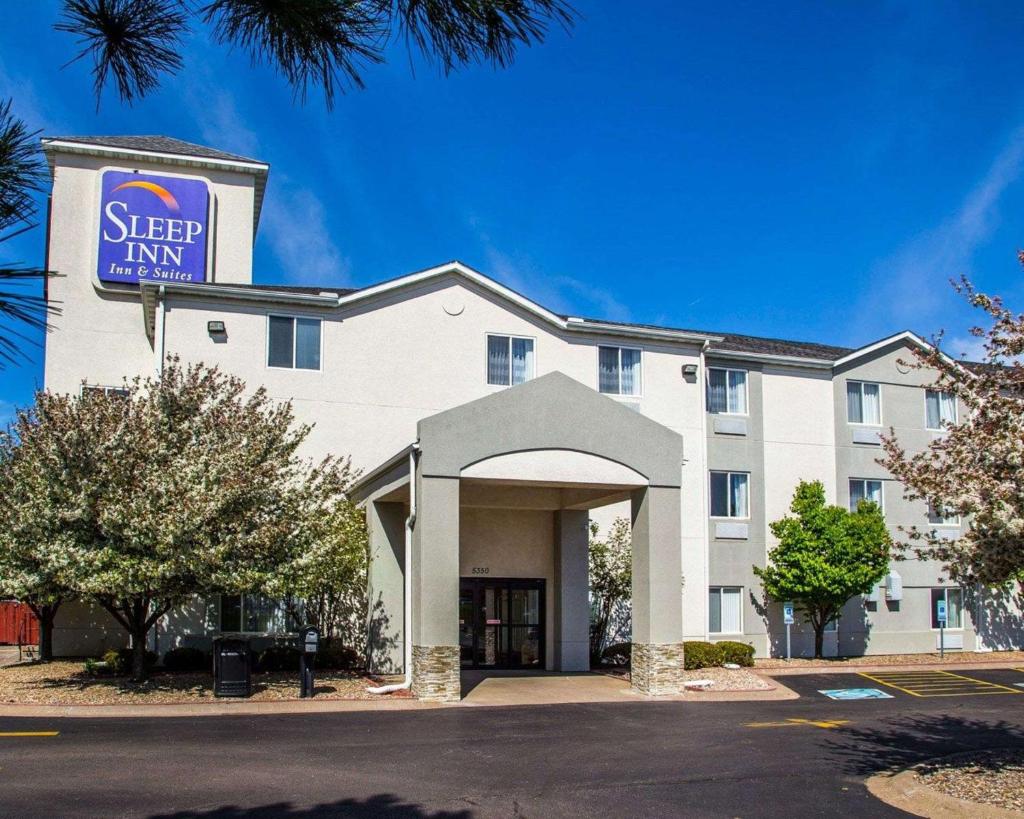 Sleep Inn and Suites Davenport photo 1