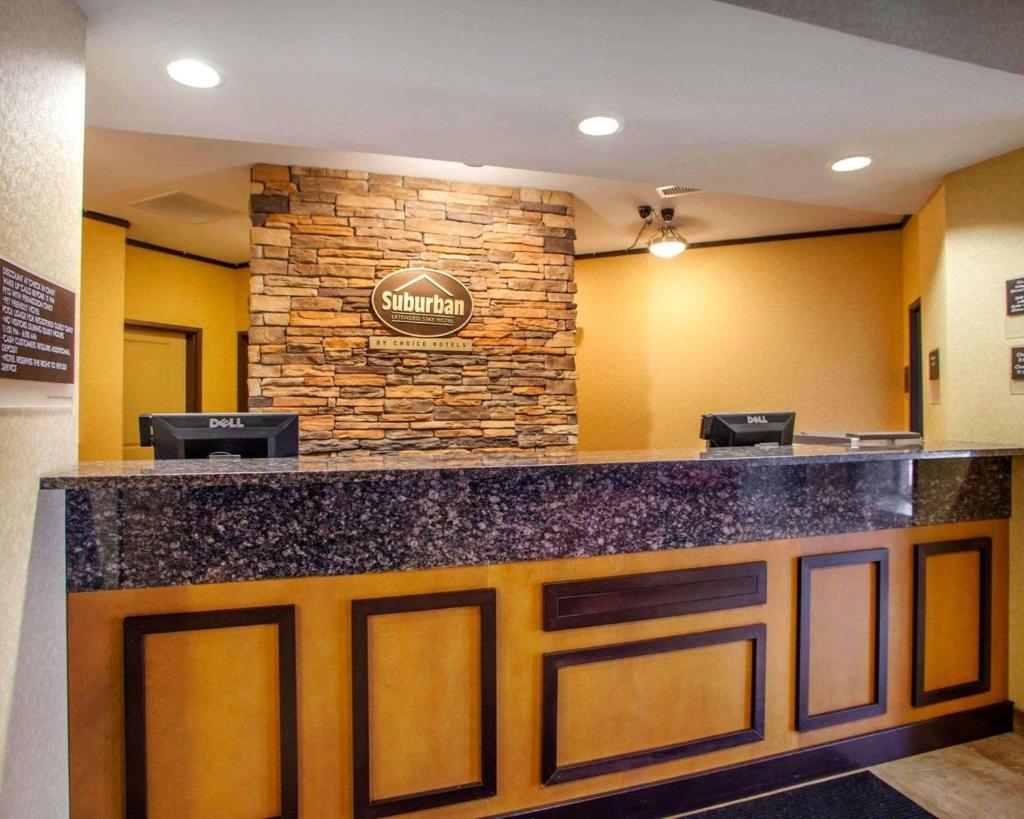 Suburban Studios Cedar Falls photo 4