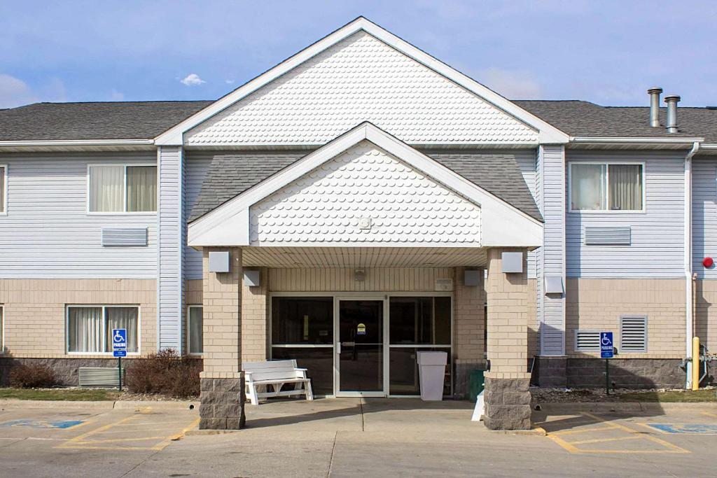Quality Inn & Suites image