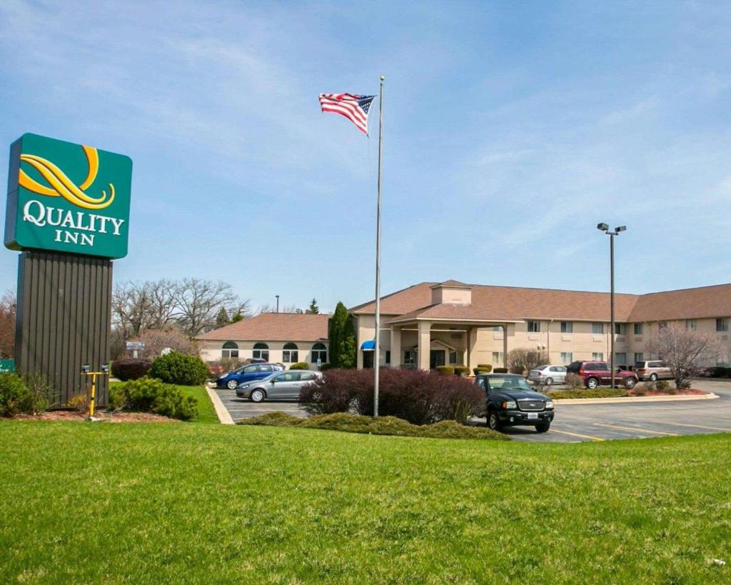 Quality Inn & Suites Woodstock near Lake Geneva image