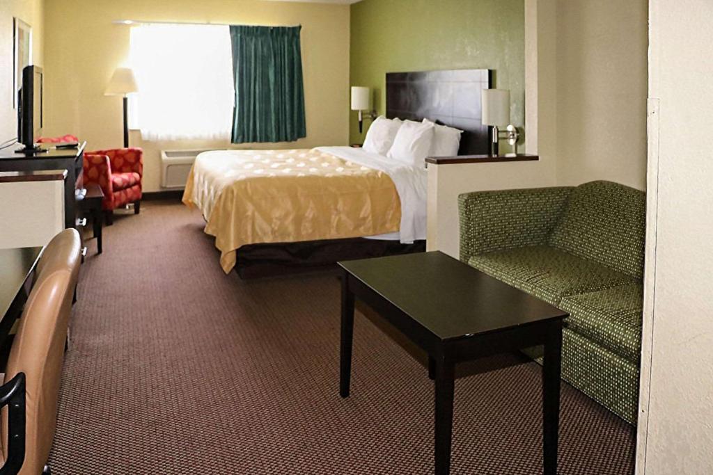 Quality Inn East Evansville photo 4