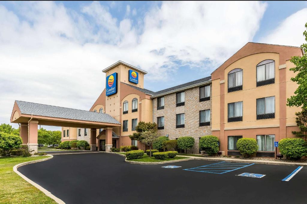 Comfort Inn & Suites Mishawaka-South Bend photo 1