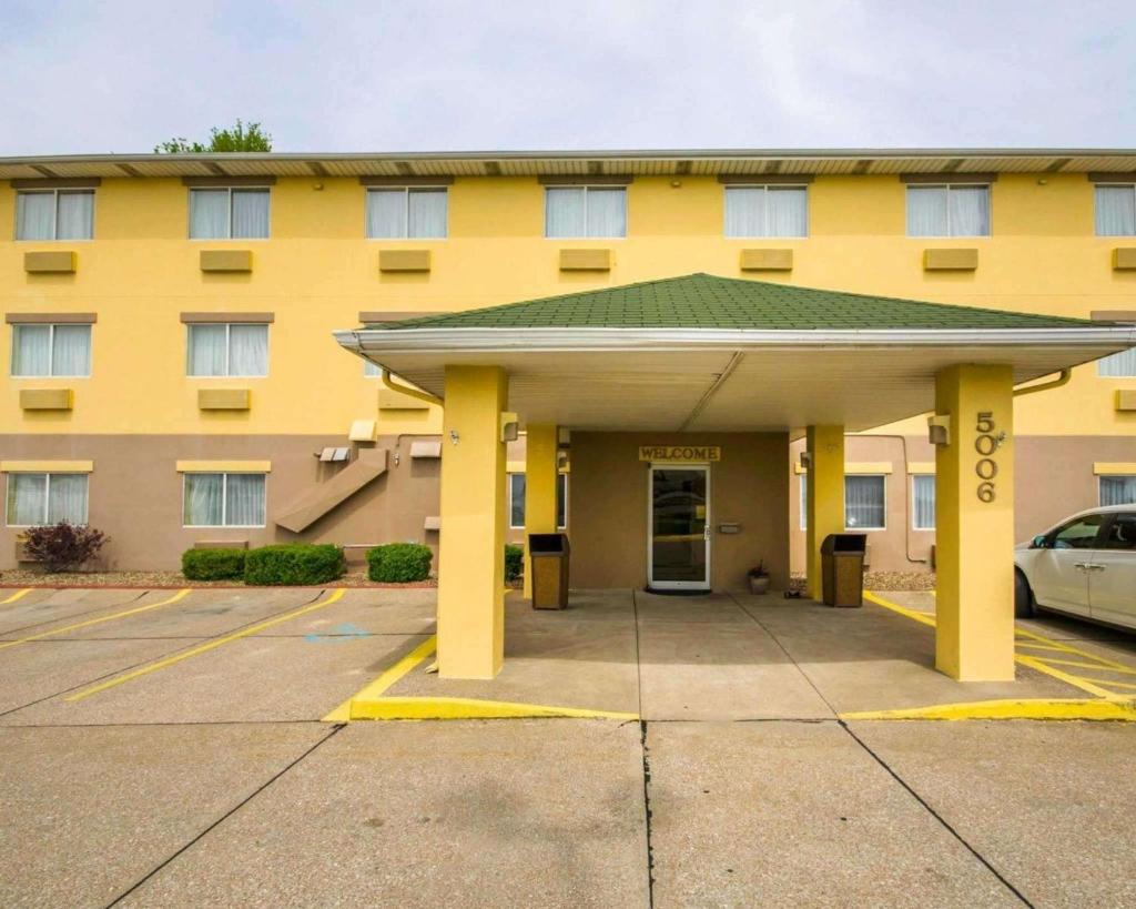 Quality Inn East image