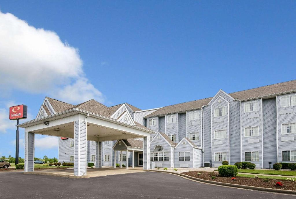 Econo Lodge Inn & Suites Evansville image