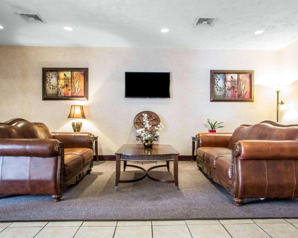 Quality Inn Merrillville photo 1