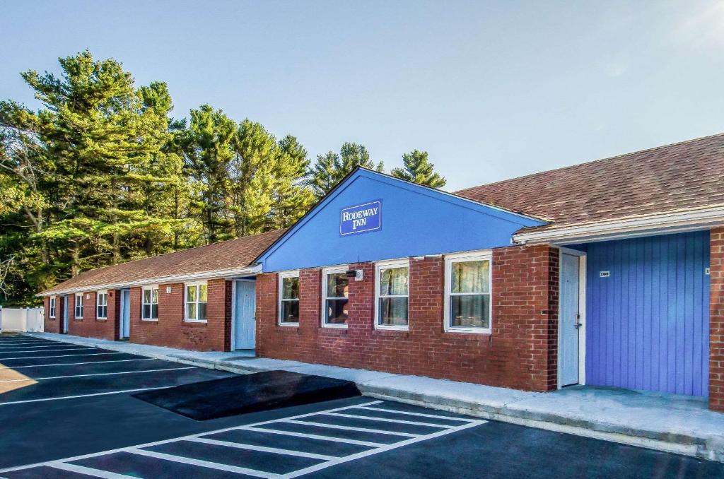 Rodeway Inn Middleboro - Plymouth image