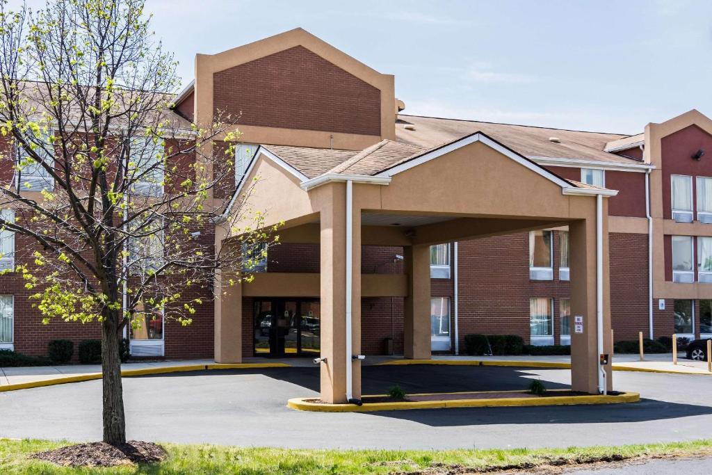Comfort Inn at Joint Base Andrews image