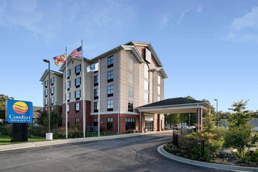 Comfort Inn & Suites image