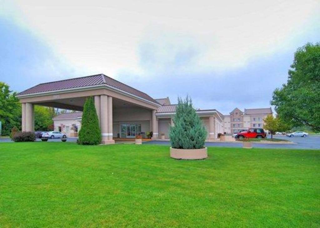 Comfort Inn Birch Run - Frankenmuth image