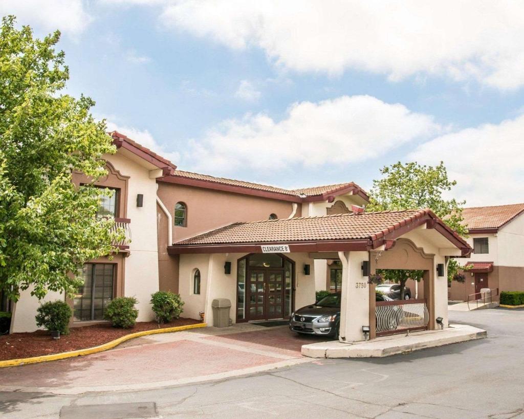 Econo Lodge Kalamazoo photo 1