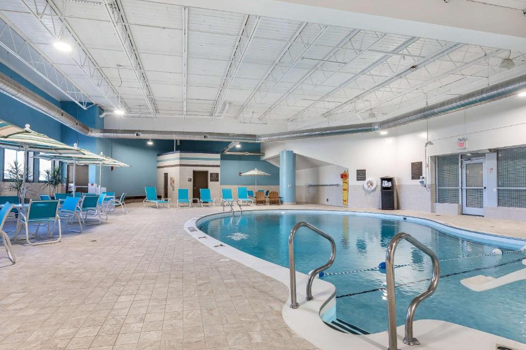 Comfort Inn Bay City - Riverfront photo 1