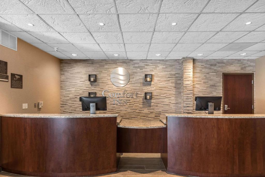Comfort Inn Bay City - Riverfront photo 4