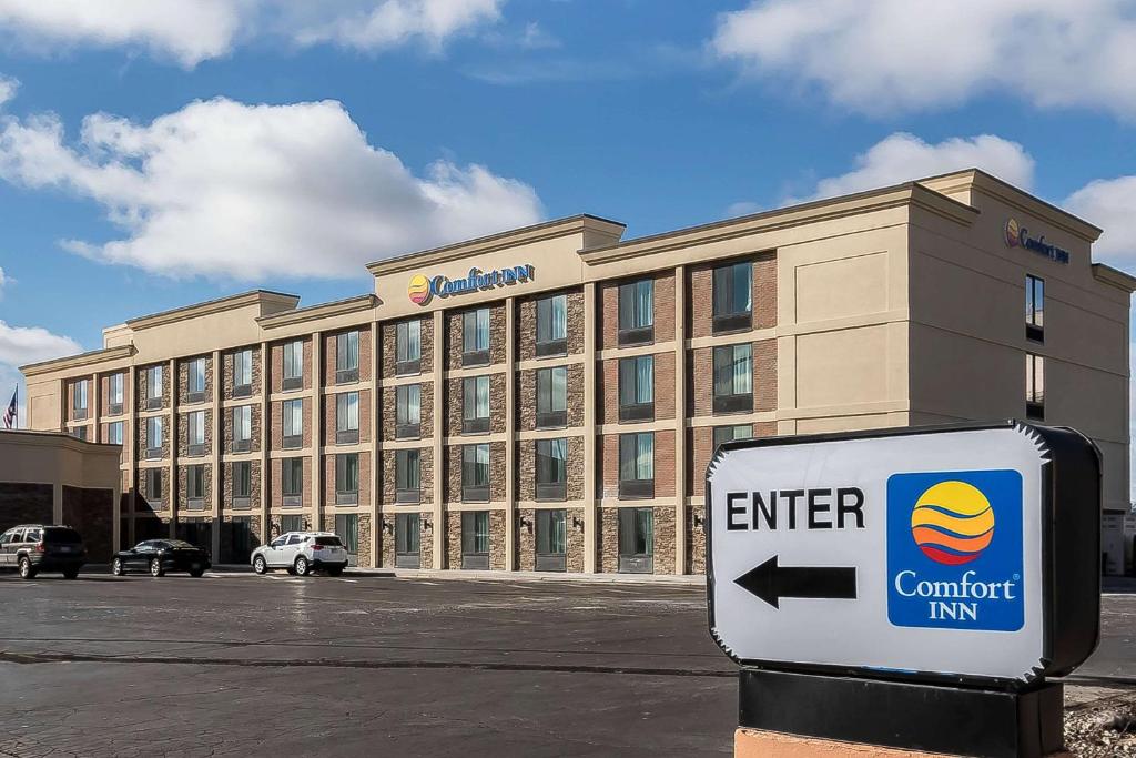 Comfort Inn Bay City - Riverfront image