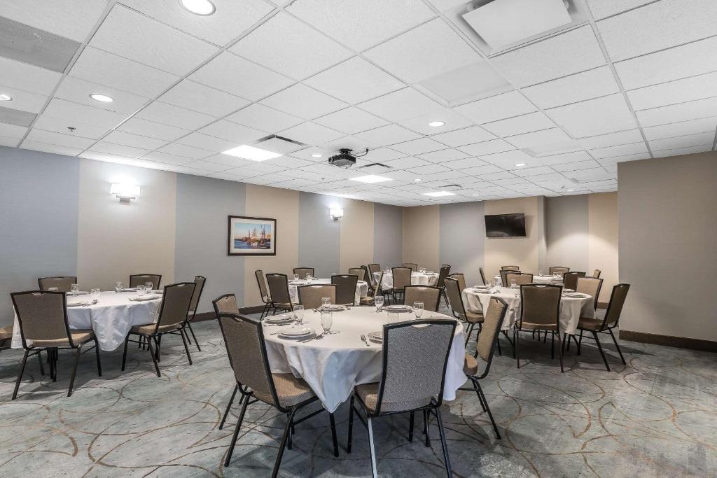 Comfort Inn Bay City - Riverfront photo 3