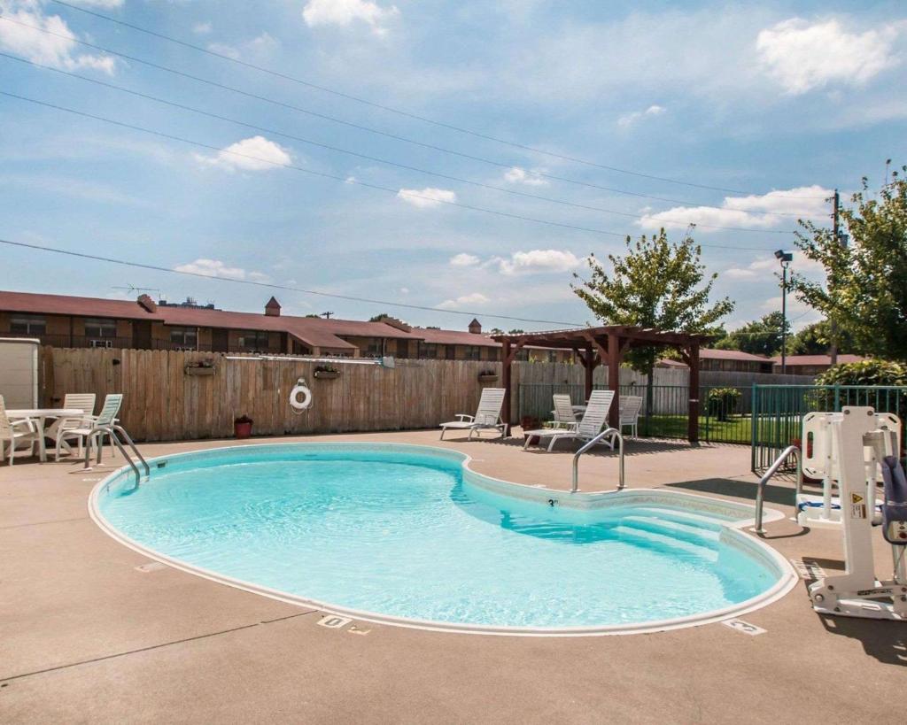 Econo Lodge Springfield I-44 photo 4