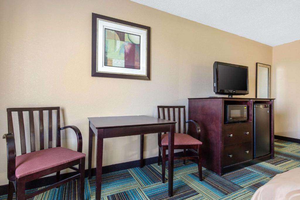 Quality Inn & Suites Arnold photo 4
