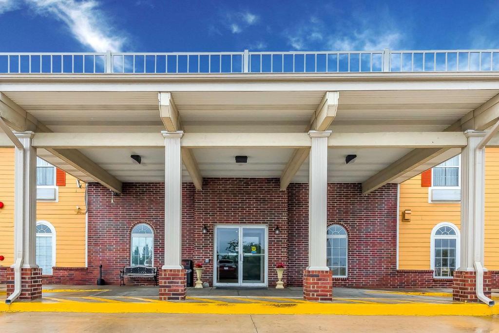 Quality Inn & Suites Chesterfield Village photo 1