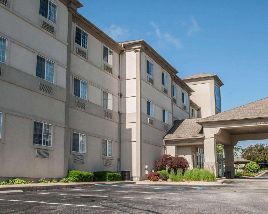 Sleep Inn & Suites Lake of the Ozarks image