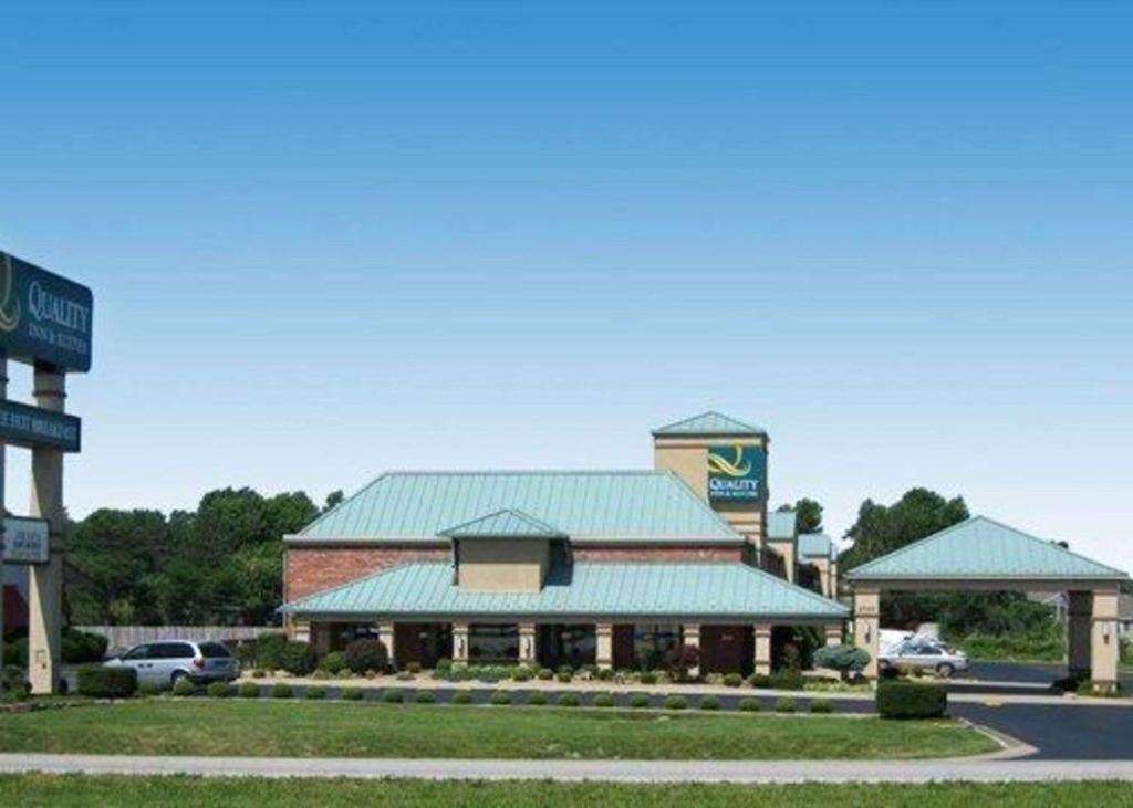 Quality Inn & Suites North Springfield photo 1
