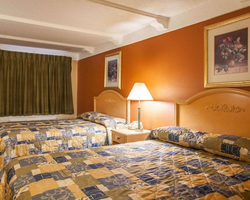 Relax Inn Saint Charles image