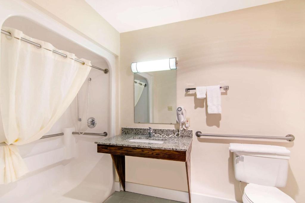 Quality Inn & Suites Carthage photo 3